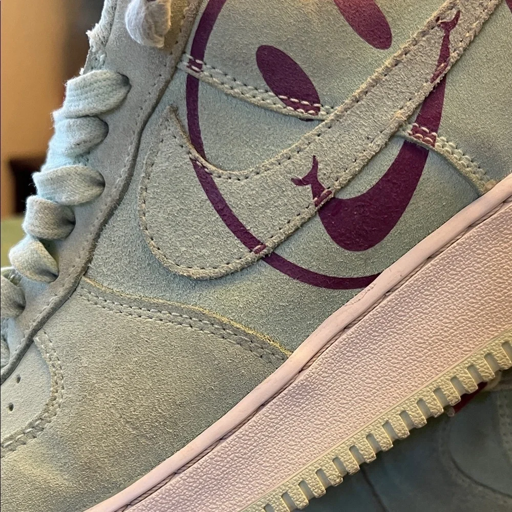 Nike Air light green and Purple Smiley Sneakers size 9